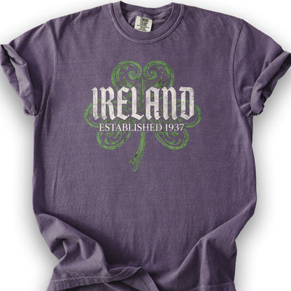 Ireland Gothic Shamrock T-shirt - Grape