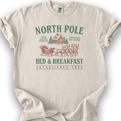 North Pole Bed and Breakfast Vintage Print T-Shirt - Ivory