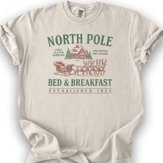 North Pole Bed and Breakfast Vintage Print T-Shirt - Ivory